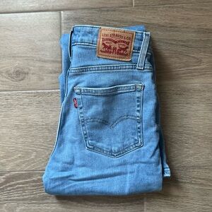 Levi’s 725 Bootcut Jeans